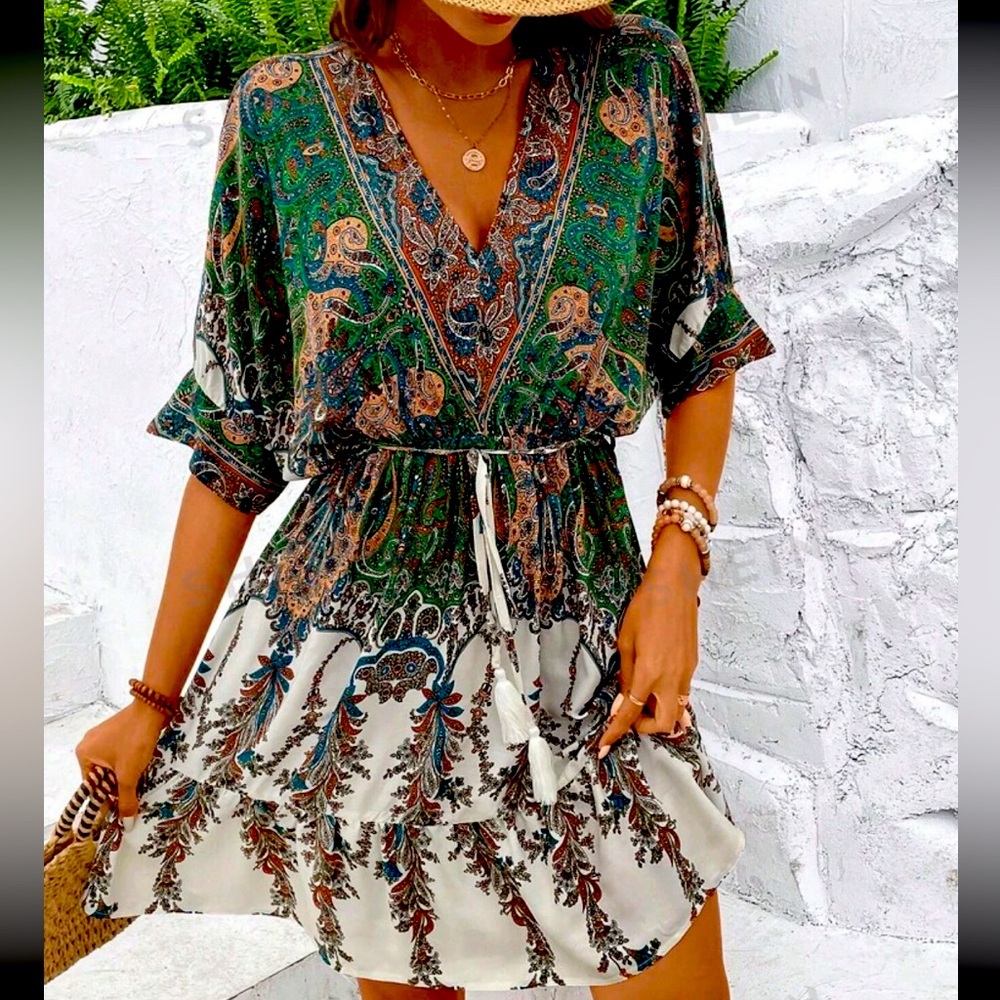Print batwing sleeve drawstring waist dress.